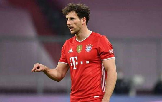 黄晓明此行只身一人，并未带妻子Angelababy同行，而他一身黑色打扮十分低调。
